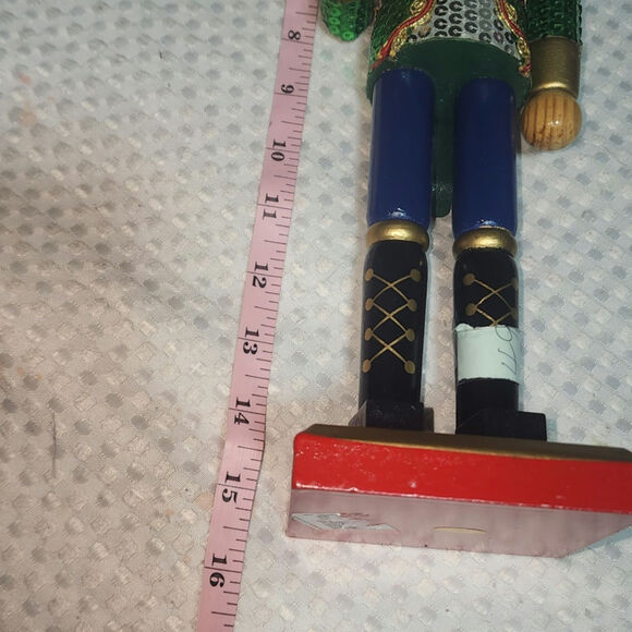 CHRISTMAS TREE SHOPPES EUC 15" CONQUISTADOR WOOD NUTCRACKER COLLECTIBLE - Picture 7 of 7